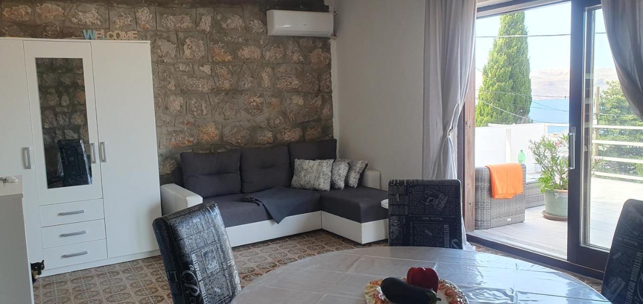 Apartmani Sara Marija Карлобаг Екстериор снимка